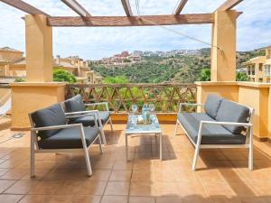 1 bed penthouse apt in Calahonda