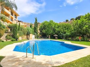 1 bed penthouse apt in Calahonda