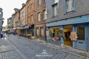 Le Bois Bleu 2nd Floor Elegance & Comfort in the Heart of Honfleur