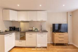 Le Bois Bleu 2nd Floor Elegance & Comfort in the Heart of Honfleur