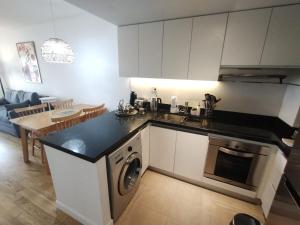 Astor Views - Modern 1BR apartment in Nunez