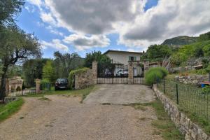 1 Bed Apartment Sleeps 4 -Private Garden & Pets Ok