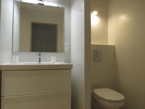 B&B / Chambres d'hotes Au calme face au Luberon : Chambre Double avec Salle de Bains Commune