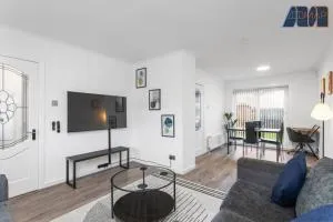 Modern 3 Bed Home in Bathgate with Garden - Whitburn