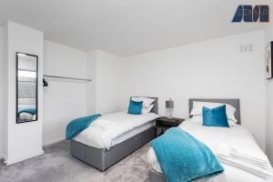 Modern 3 Bed Home in Bathgate with Garden