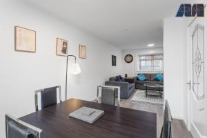 Modern 3 Bed Home in Bathgate with Garden