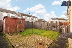 Modern 3 Bed Home in Bathgate with Garden
