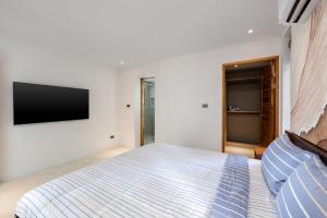 The Penthouses, Bangpor Seaview Luxury Apartment