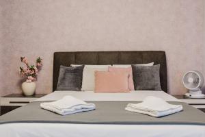 Mulberry PH 2BED insane views! by Homely