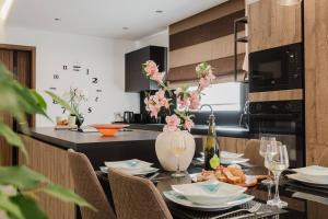 Mulberry PH 2BED insane views! by Homely