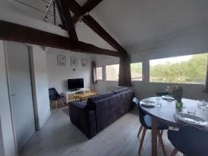 Appt lumineux, vue place Vival - Faycelles