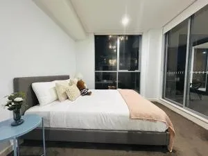 KozyGuru Mascot 2-Bed close to train - Sidney