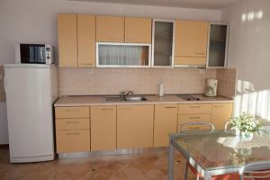 Seaside Serenity Awaits at Apartmani Marija