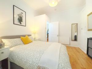 Artsy & bright Hammersmith London 1b1b, up to 4 people