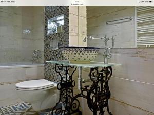 Dali Deluxe , parking, faktura VAT