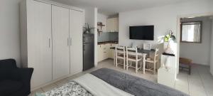 Nad Tunelom Studio hosted by family