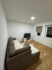 Stan na dan u centru Bratunca - Lonjin