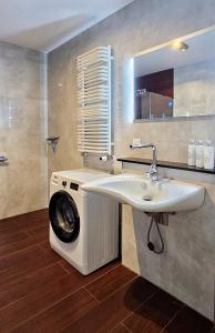 Holiday Home Balticus C22 dla 6 osób z balkonem przy plaży