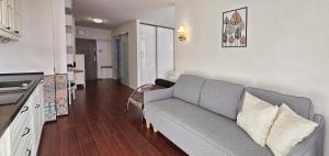 Holiday Home Balticus C22 dla 6 osób z balkonem przy plaży