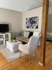 Air-conditioned 50 sqm studio suite near subway