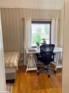 Air-conditioned 50 sqm studio suite near subway