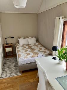 Air-conditioned 50 sqm studio suite near subway