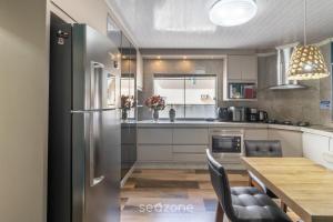 Apto c Varanda e 3 Quartos próx. a praia RSU3842