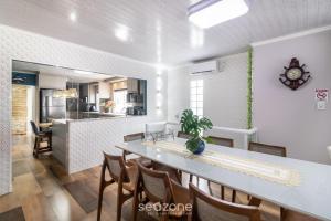 Apto c Varanda e 3 Quartos próx. a praia RSU3842