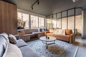 Acropolis Moonlight Suite