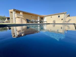 Villas Mas de Baye - classe 5 etoiles meuble de tourisme : photos des chambres