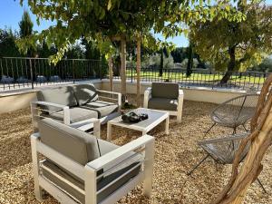 Villas Mas de Baye - classe 5 etoiles meuble de tourisme : photos des chambres