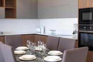 Penthouse with Seaviews and Country views, near Beaches