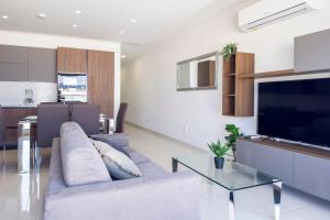 Penthouse with Seaviews and Country views, near Beaches