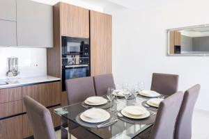 Penthouse with Seaviews and Country views, near Beaches