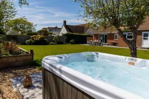 Spacious home for 8 in Witterings - walk to beach - East Wittering