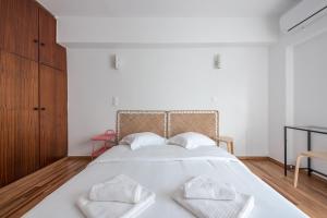 Zen Bright, Exarchia