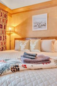 Cozy Studio Wood Fireplace