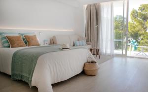 Family Room room in Els Pins Resort & Spa