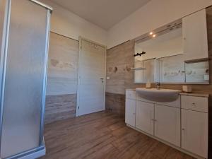 Appartamento con 1 Camera da Letto e Vista Piscina