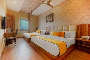 Hotel Sallow Grand - Beās