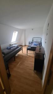 Seyfarthrooms - Monteurwohnung Crimmitschau 7 - voll ausgestattet, 2 Schlafzimmer, WLAN inklusive