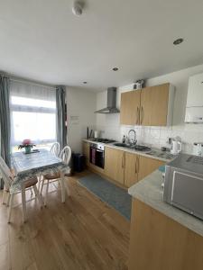 Brambles Chine 209 Self Catering Holiday Home Colwell Bay Isle of Wight - Ferry Offers - September October Availability