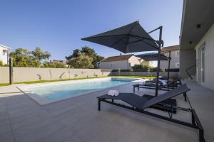 Villa Mary Lou with heated pool