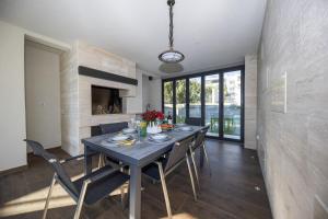 Villa Mary Lou with heated pool