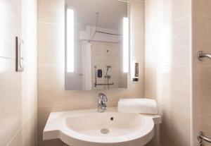 Hotels B&B HOTEL Lyon Venissieux : photos des chambres