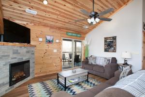 Peaky Woods Cabin Hot Tub Game Room MTN Views