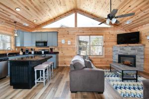 Peaky Woods Cabin Hot Tub Game Room MTN Views