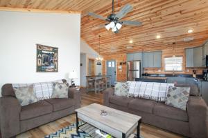 Peaky Woods Cabin Hot Tub Game Room MTN Views