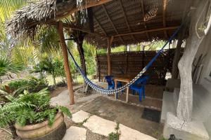 Shaka Studio - steps to beach