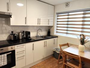 2-BR Apartment in Central London, Ideal Location!